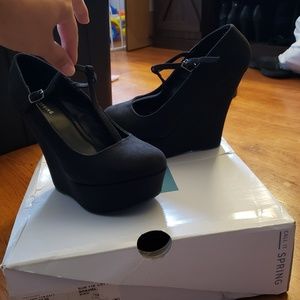 Size 8 wedges